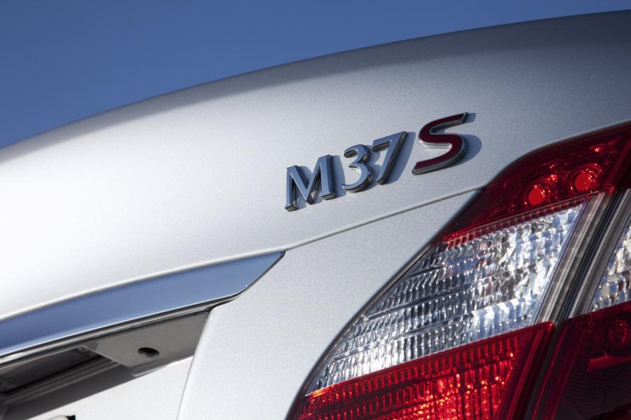  Infiniti M37 S 2011 года  (фото 16 из 33)